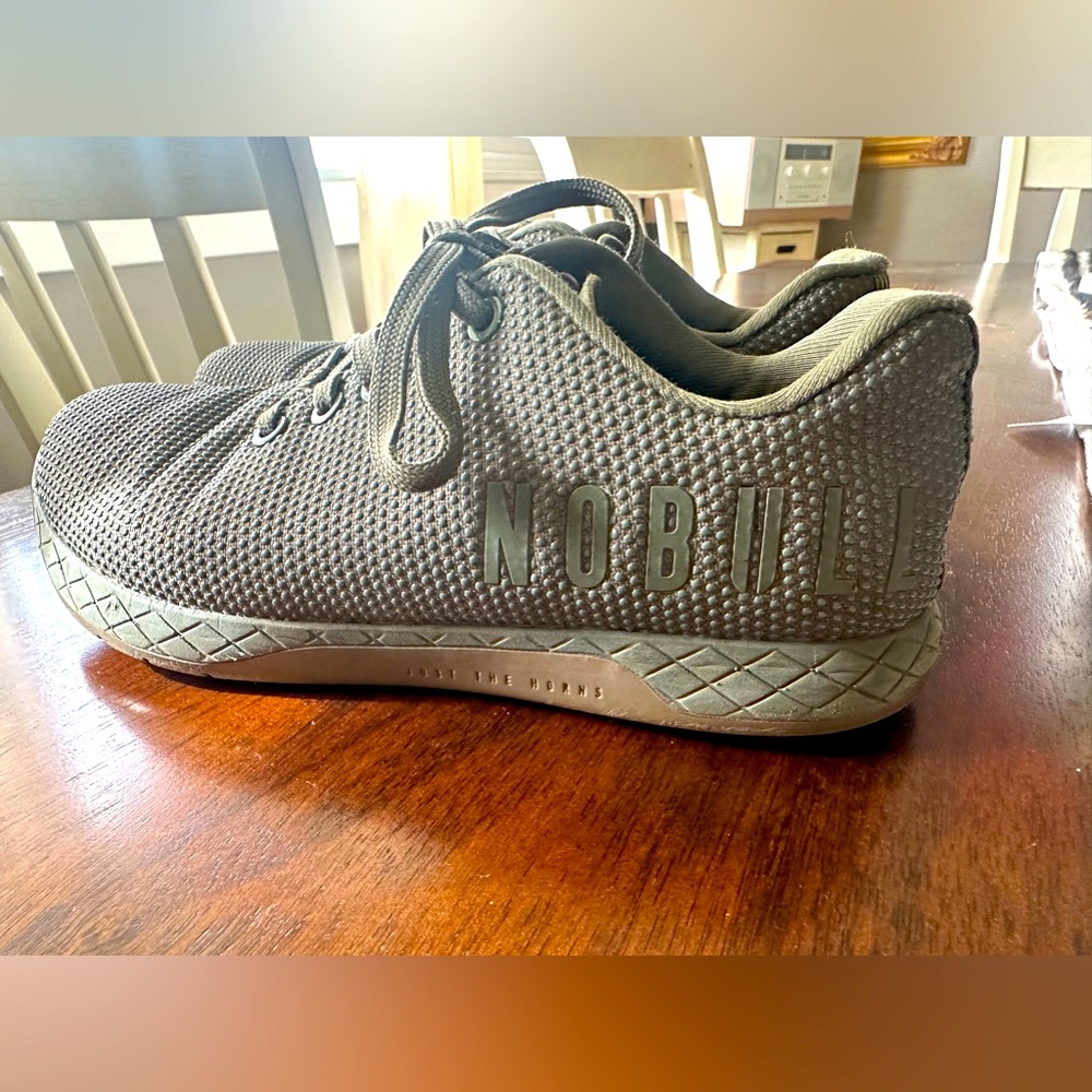 No Bull Tennis Shoes Size 6.0 Womens